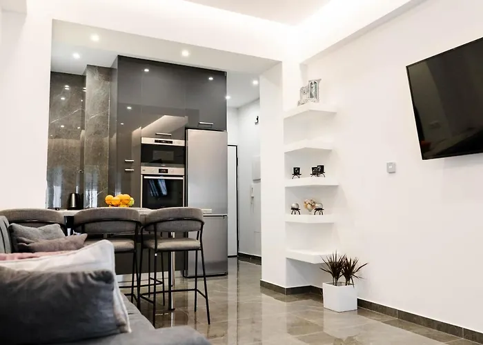 Larissa Railway &Metro Station Apartment