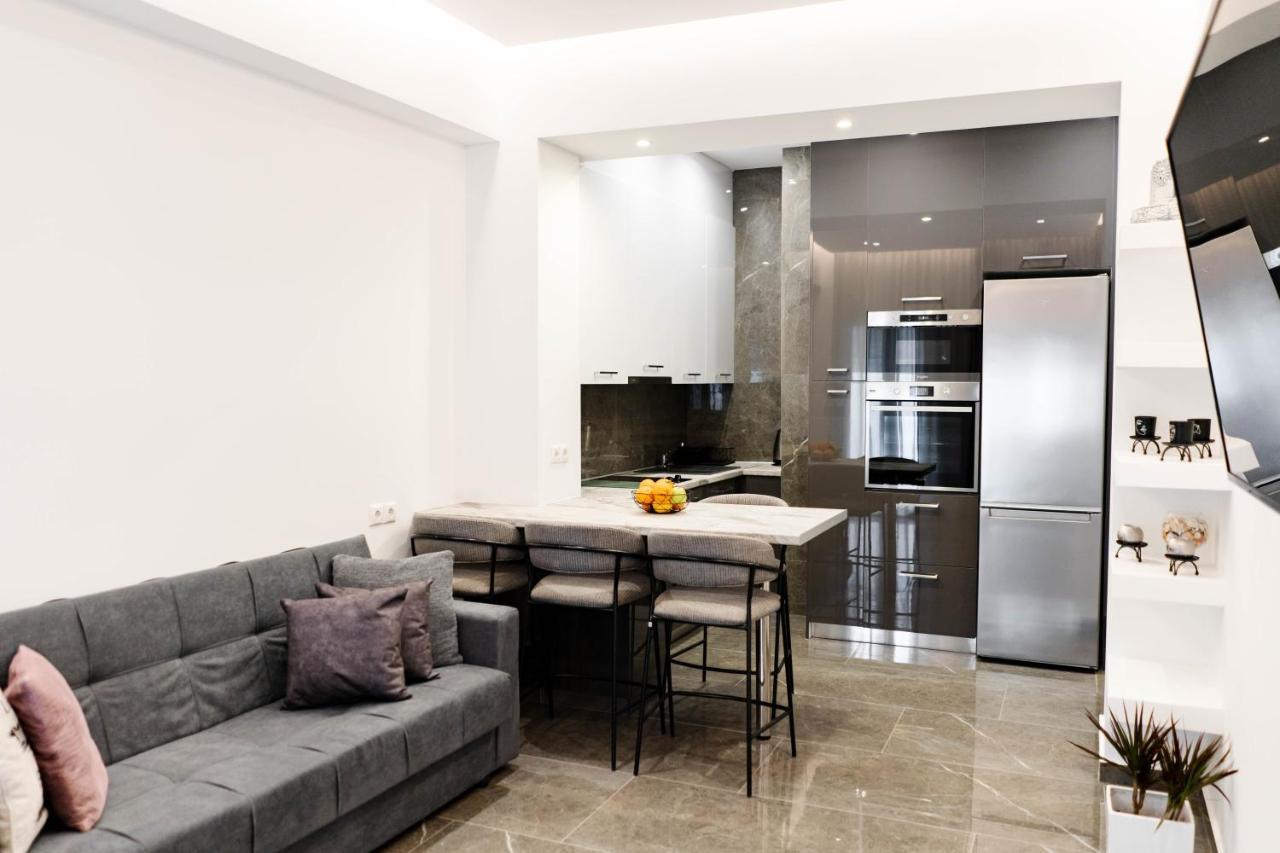 Apartment Larissa Railway &metro Station *